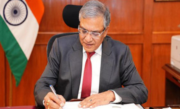 सुप्रीम कोर्ट ने मुख्य चुनाव आयुक्त ज्ञानेश को सस्पेंड करने से किया इनकार, चुनाव आयोग को SIR के 14 फैस