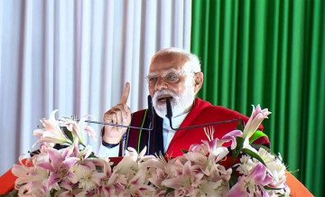 मणिपुर हिंसा पर प्रधानमंत्री ने कहा शांति का रास्ता अपनाएं, मैं आपके साथ हूं