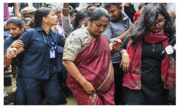 जनसुनवाई के दौरान दिल्ली की मुख्यमंत्री रेखा गुप्ता पर हुआ हमला , पुलिस ने आरोपी को दबोचा